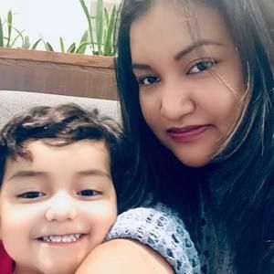 Meet your Posher, Yesenia